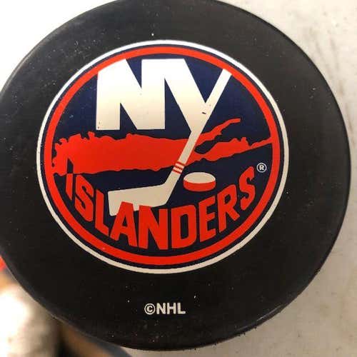 New York Islanders Collector Puck