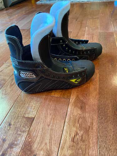 New Graf Ultra G5 D&R (Regular)  Size 7.5 Hockey Skates