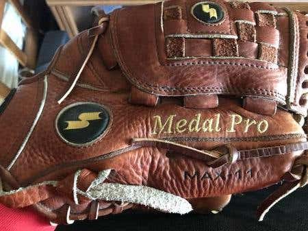 SSK Medal Series USA Steerhide Right Handed Infield Baseball Glove 11.5"