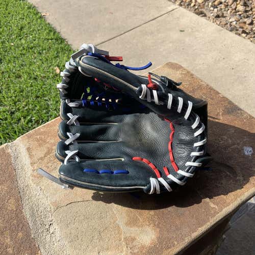 Black Used Pitcher's A2000 11.5" Baseball Glove
