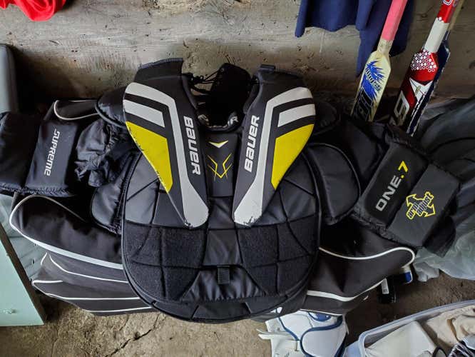 Senior Used Medium Bauer Supreme One.7 Goalie Chest Protector
