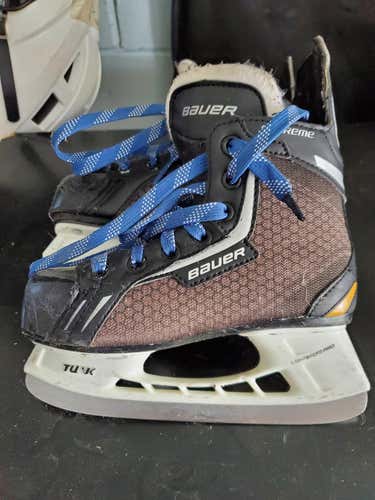 Youth Used Bauer Supreme Hockey Skates Size 13