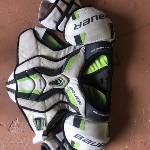Used Large Bauer Supreme One80 Shoulder Pads