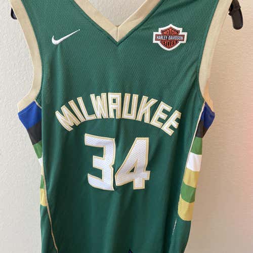 Adult Giannis Antetokounmpo Milwaukee Bucks Size 48 Medium Replica Jersey