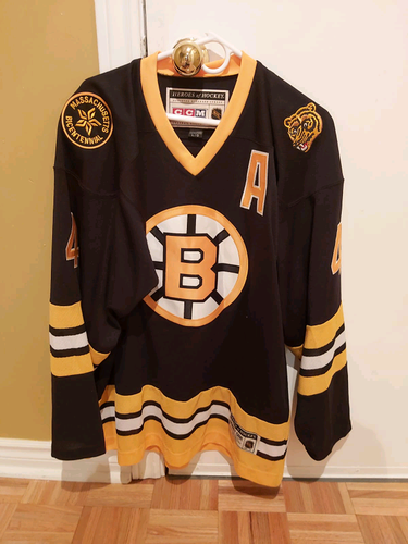 Bobby Orr Boston Bruins BiCentennial Large CCM Jersey and PUCK