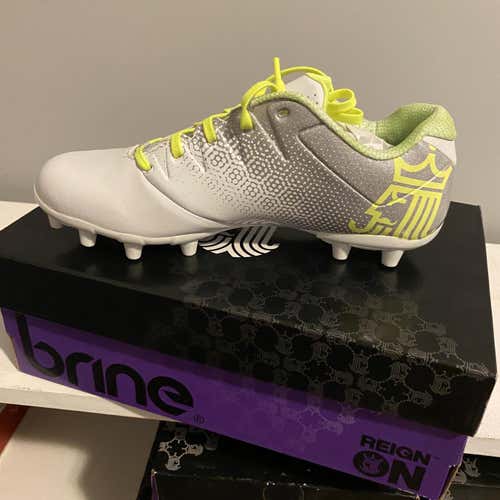 White Women's Molded Cleats Low Cut