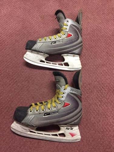 Used Junior Bauer Vapor x40 Hockey Skates D&R (Regular) Size 4