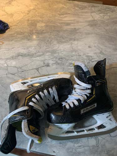 Used Bauer Supreme 2S D&R (Regular)  Size 6 Hockey Skates