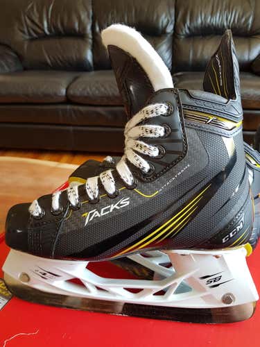 New CCM Tacks Hockey Skates Size 4
