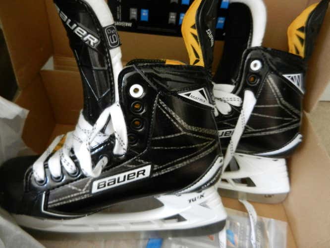 New Bauer Supreme matrix 180 Hockey Skates 6.5 D
