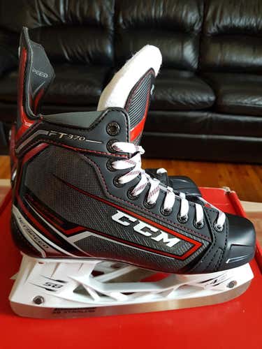 New CCM JetSpeed FT370 Skates Size 6