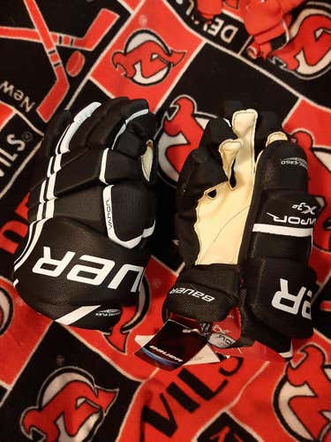 NEW Senior Bauer Vapor X3.0 Gloves 14" tags still attached