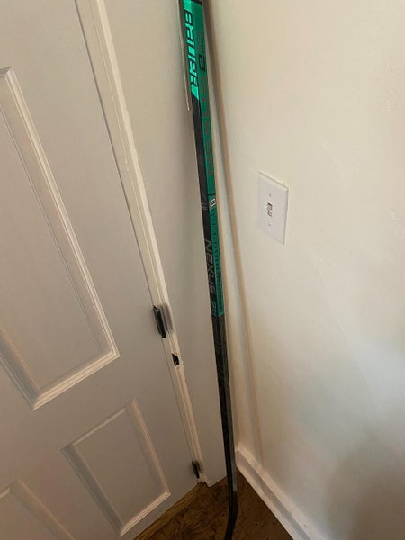 New Bauer Right Handed Nexus 2N Pro Hockey Stick P28 (Green)