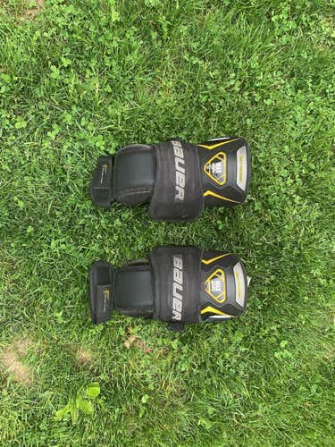 Used Bauer Supreme Knee Guard