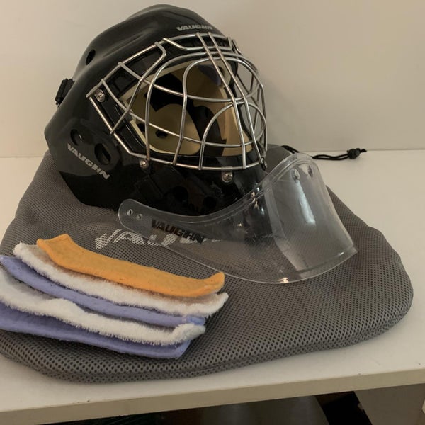 Black Used Vaughn VM7700 Goalie Mask