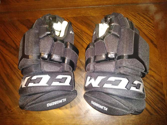 John Klingberg Black New Senior CCM HG55PP Gloves 14" Pro Stock