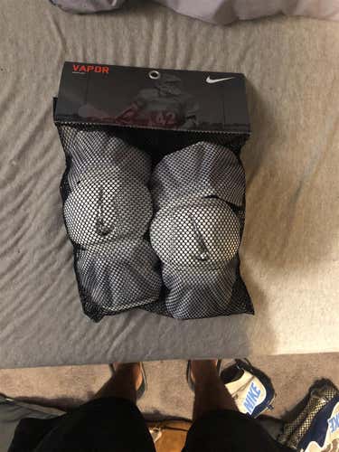 BN Nike Vapor Arm Pads (LARGE)