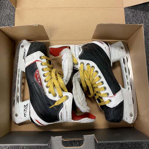 Used CCM RBZ 70 EE (Extra Wide) Size 5.5 Hockey Skates