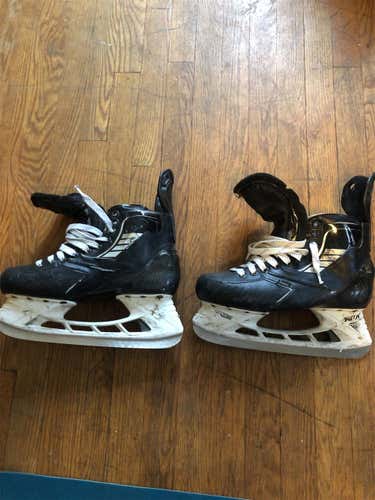 Used True Stock Skate Size 11 Hockey Skates