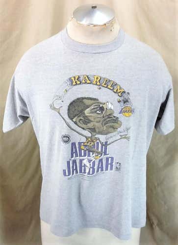 Vintage 1980's Kareem Abdul Jabbar #33 (Large/XL-Short) Retro Los Angeles Lakers Graphic T-Shirt