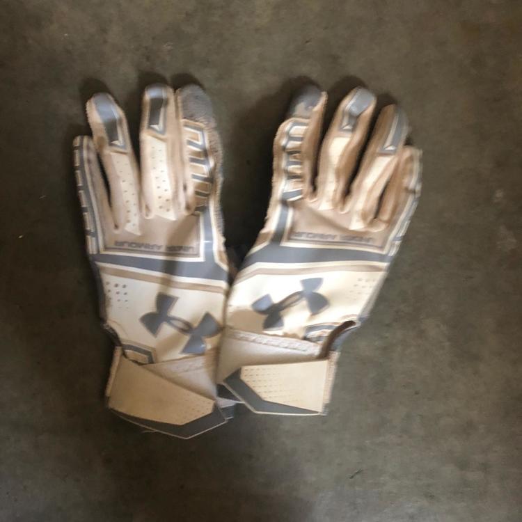 f5 football gloves