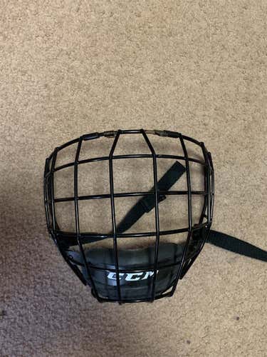 Used Medium CCM FM580 Full Cage