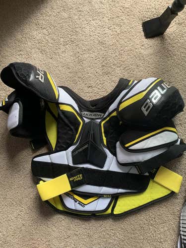 New Senior Medium Bauer Supreme Ignite Pro Shoulder Pads