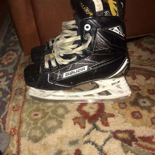 Used Bauer Supreme 180 D&R (Regular)  Size 4 Hockey Skates