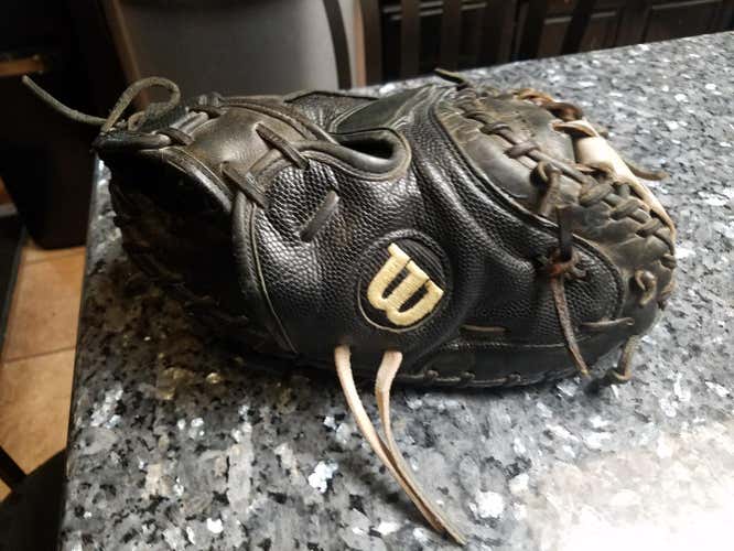 USED WILSON A2000 M1 SUPERSKIN CATCHER GLOVE 32.5IN