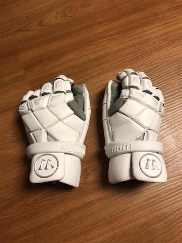 MUST SELL: Warrior Nemesis Pro 10" Goalie Gloves