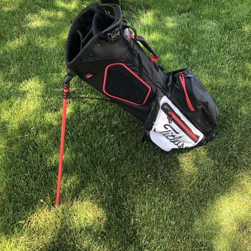 Black Men's Titleist Bag