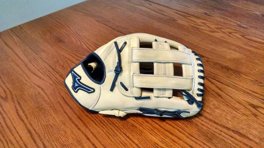 Barely Used Mizuno Right Handed Baseball Glove 13"