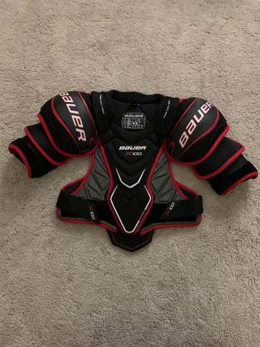 New Medium Bauer Vapor X100  Shoulder Pads
