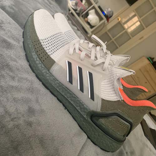 White Men's 11.5 (Women's 12.5) Adidas Shoes