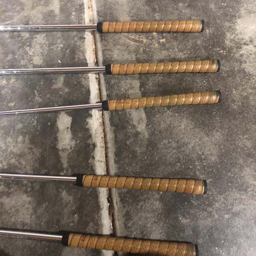 Used Right Handed G2 Regular Flex Steel Shaft Iron Set
