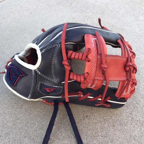 Goin Yard Gloves.  Blue Used Infield Pro series 12" Baseball Glove