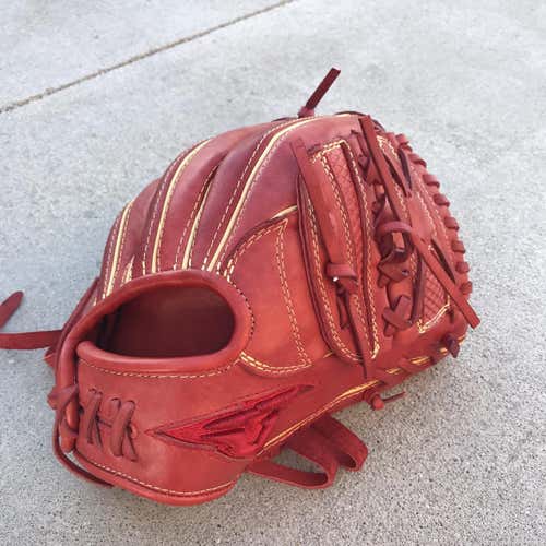 Goin Yard Gloves.Red Used Pitcher's Pro series 11.75" Baseball Glove