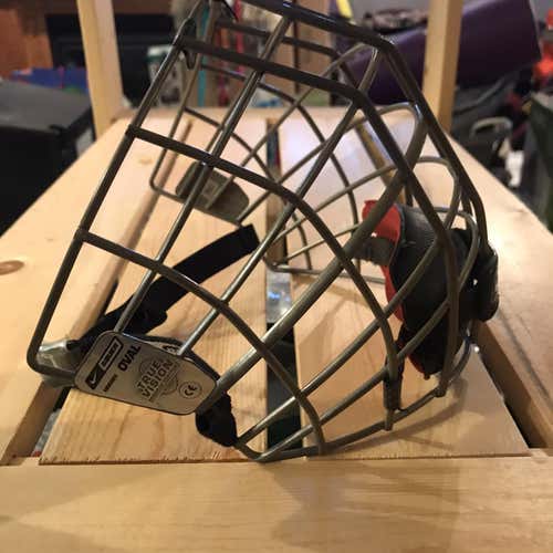 Small Bauer FM8500 Oval Cage