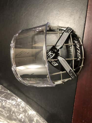 Used Senior Large Bauer Hybrid Visor