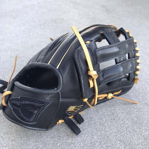 Goin Goin Yard Gloves. New Black And Gold New Outfield Pro series 12.75" Baseball Glove