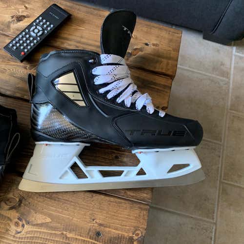 New True 2 Piece D&R (Regular) Size 11 Goalie Skates