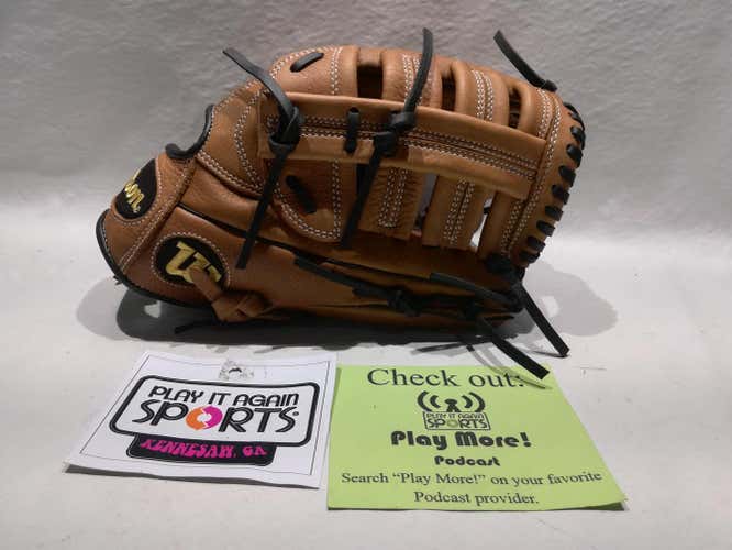 Wilson A900RB20125 Right Handed Baseball Glove