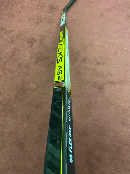 Right Handed 85 Flex P28 Super tacks AS2 Hockey Stick