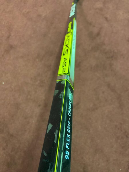 95 Flex P29 Right Handed Super tacks AS2 Hockey Stick