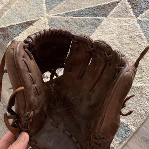 Brown Used Infield A800 11" Baseball Glove