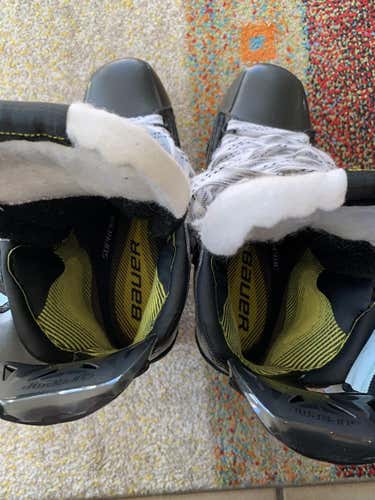 Senior Used Bauer Supreme 2S Pro Hockey Skates D&R (Regular) Size 7.5