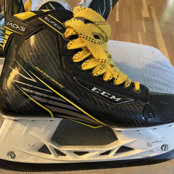 Used CCM Super Tacks EE (Extra Wide) Size 8 Hockey Skates