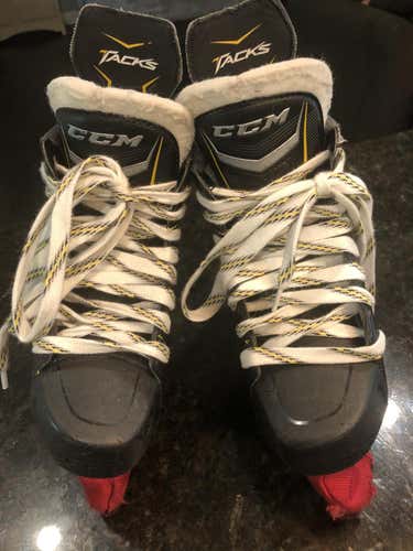 Junior Used CCM Tacks 9070 Hockey Skates Size 2.5