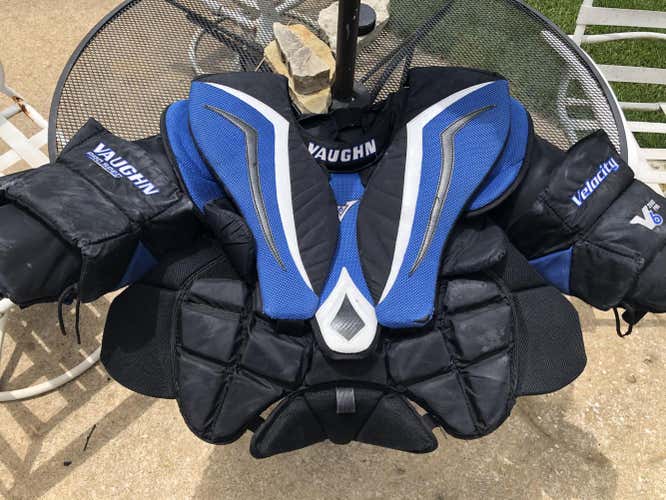 Senior Used Medium Vaughn V6 2200 Pro Goalie Chest Protector