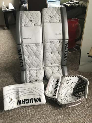 White Used Senior 35" Vaughn Regular Velocity V5 Goalie Full Set